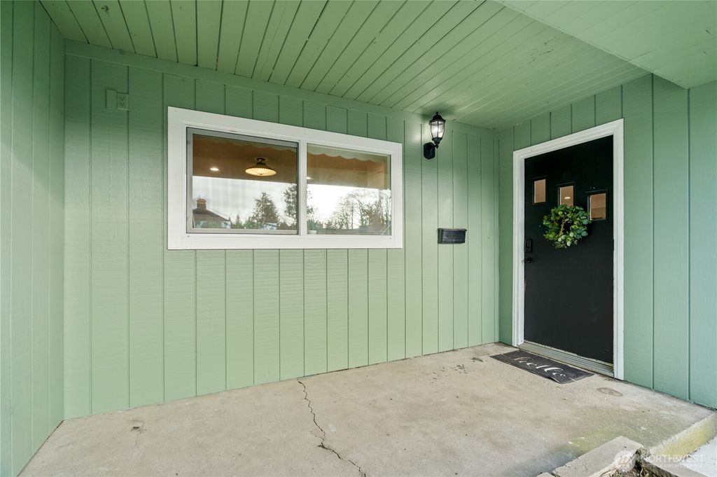 Photo of 8 Trinity Place, Cosmopolis, WA 98537 (MLS # 2460159)
