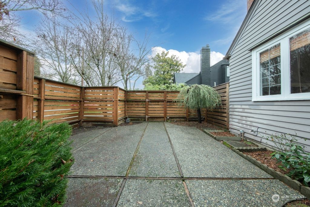 Photo of 1518 McGilvra Boulevard E, Seattle, WA 98112 (MLS # 2189257)