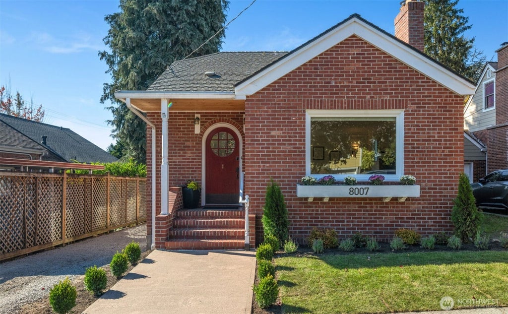 Photo of 8007 Wallingford Avenue N, Seattle, WA 98103 (MLS # 2587434)