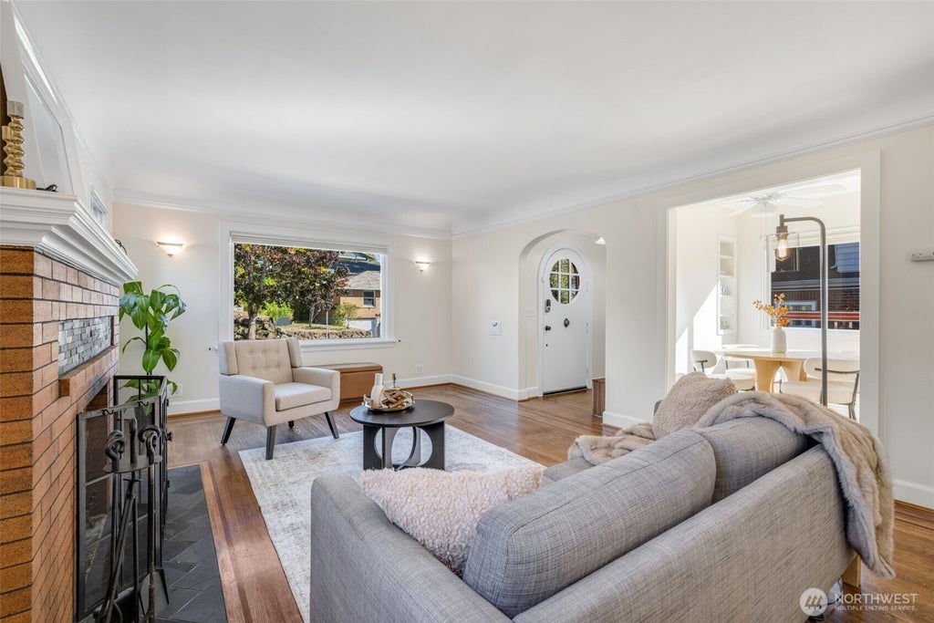 Photo of 8007 Wallingford Avenue N, Seattle, WA 98103 (MLS # 2587434)