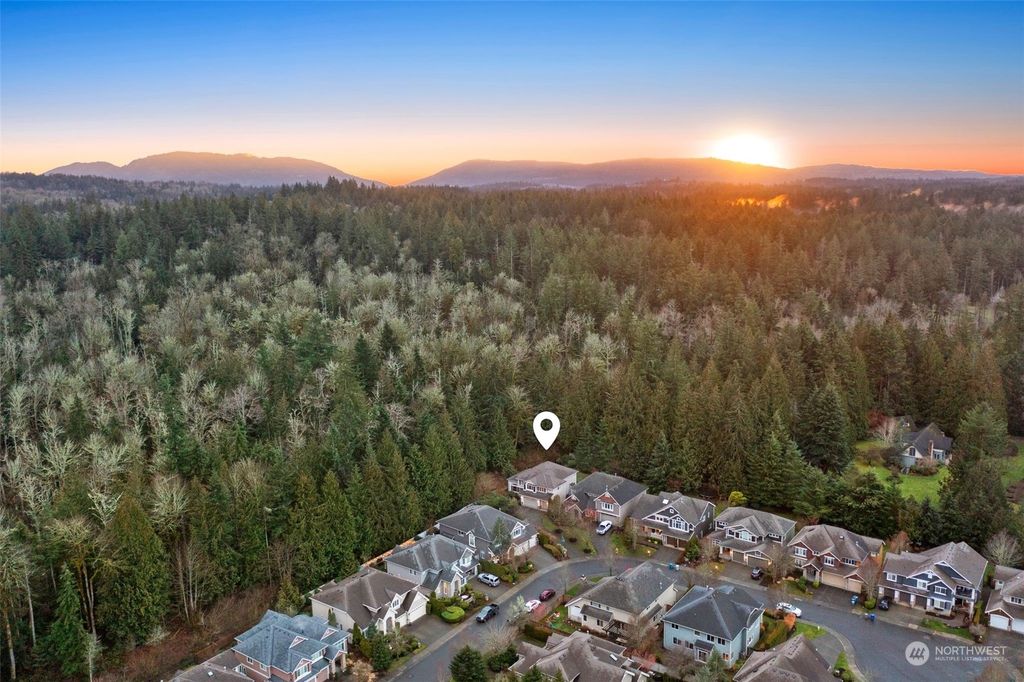 Photo of 27545 SE 31st Place, Sammamish, WA 98075 (MLS # 2037694)