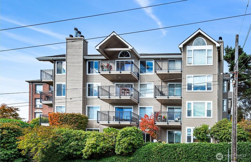 Photo of 467 Newton Street #402, Seattle, WA 98109 (MLS # 2479876)