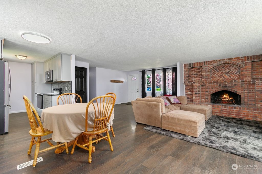 Photo of 11831 SE 274th Street, Kent, WA 98030 (MLS # 2233972)