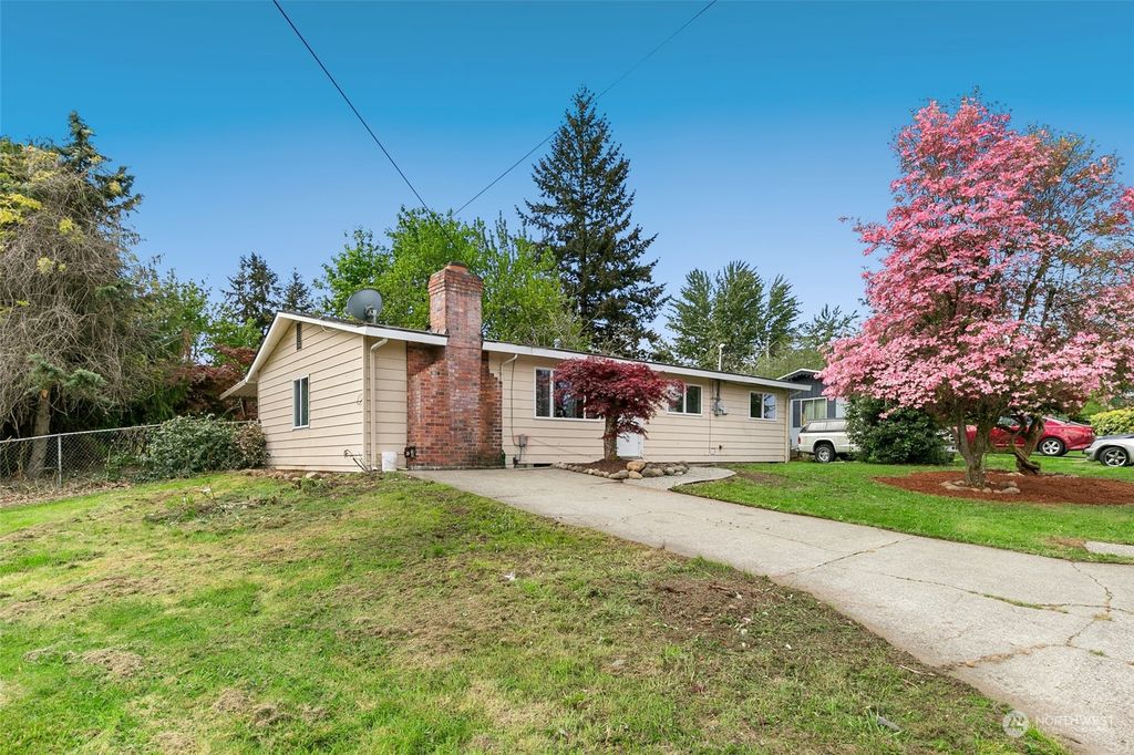 Photo of 11831 SE 274th Street, Kent, WA 98030 (MLS # 2233972)