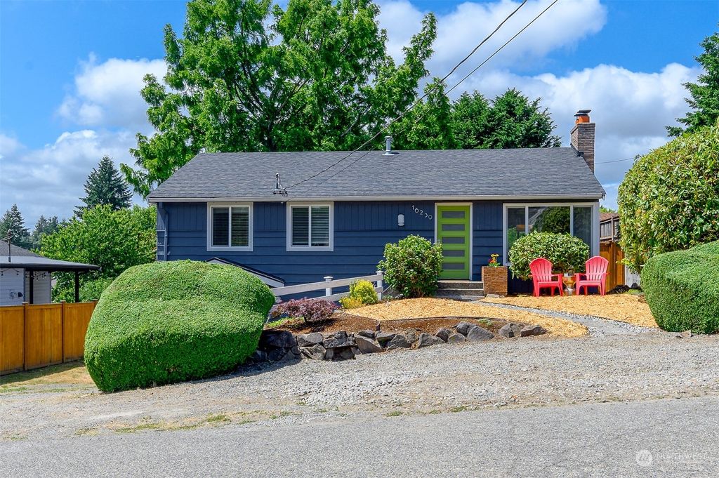 Photo of 16239 15th Avenue SW, Burien, WA 98166 (MLS # 2127864)