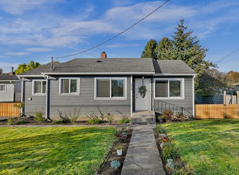 Photo of 1414 D Street, Lynden, WA 98264 (MLS # 2594791)