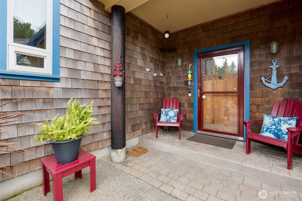 Photo of 402 SW 17th, Long Beach, WA 98631 (MLS # 2501360)