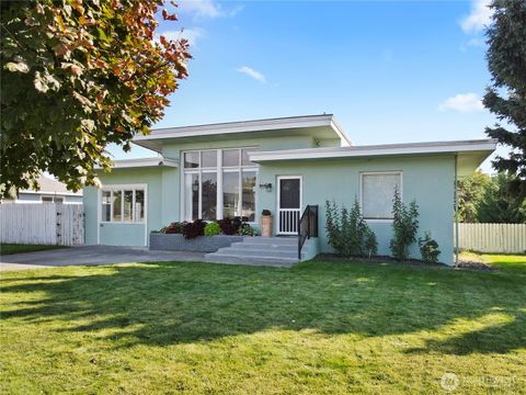 Photo of 906 E Larch Street, Othello, WA 99344 (MLS # 2439309)