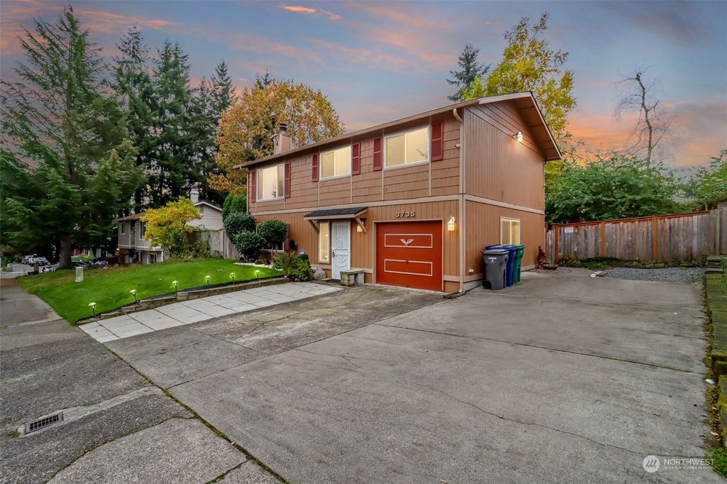 Photo of 3735 SW 332nd Place, Federal Way, WA 98023 (MLS # 2173927)