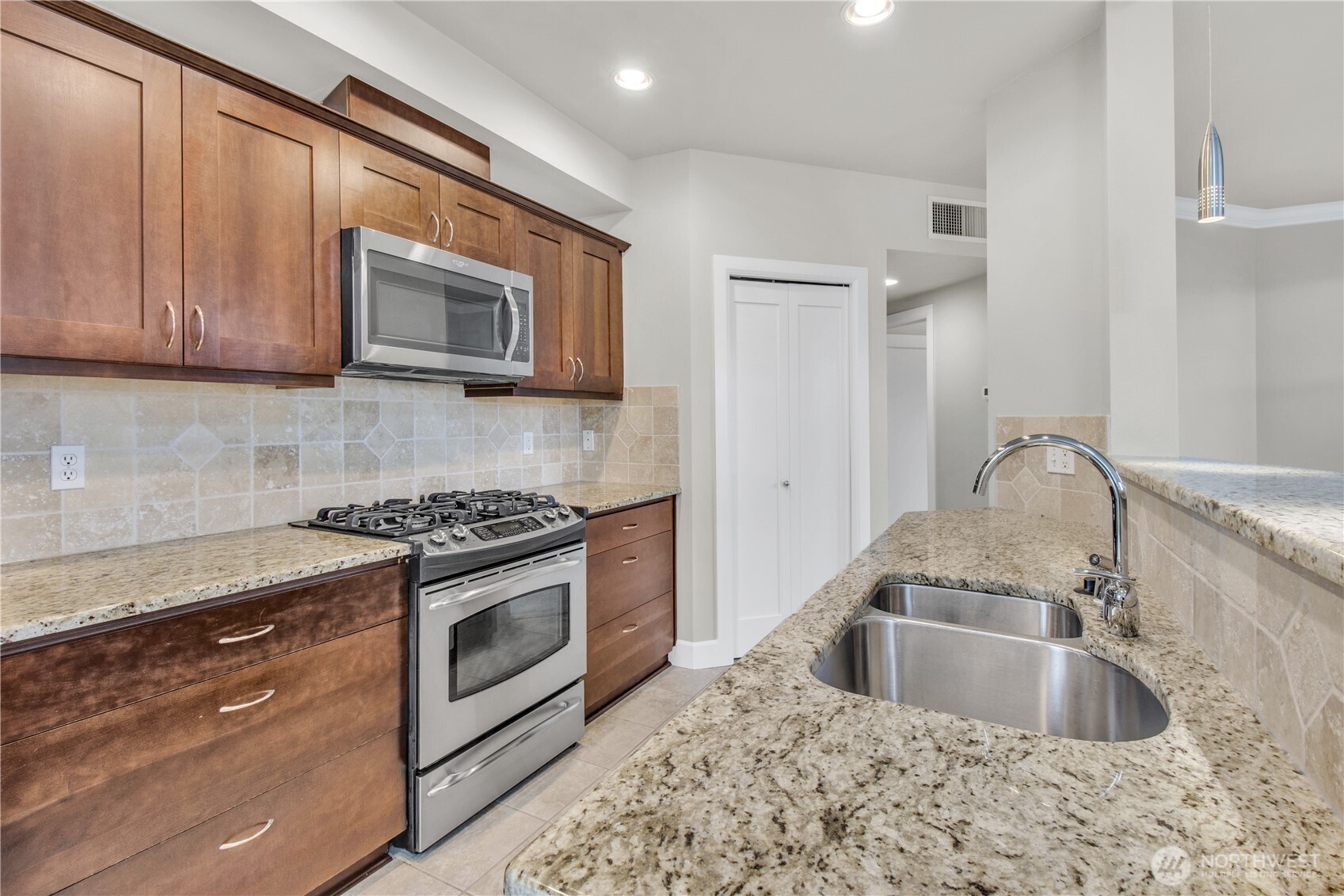 15408 Main Street 401