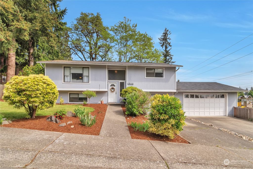 Photo of 15332 NE 62nd Court, Redmond, WA 98052 (MLS # 2070578)