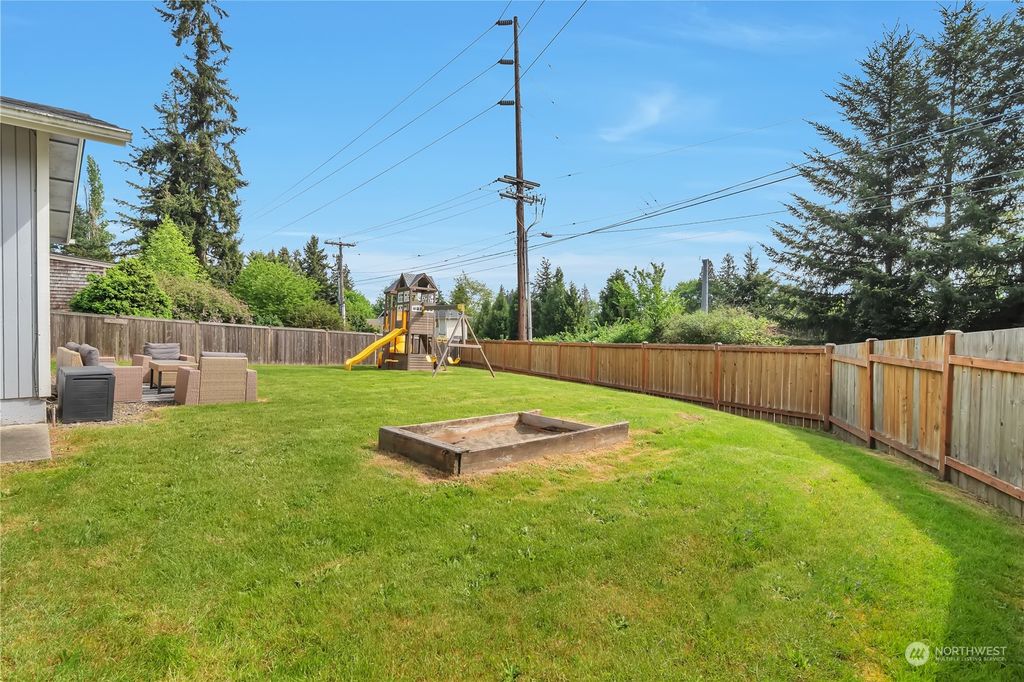Photo of 15332 NE 62nd Court, Redmond, WA 98052 (MLS # 2070578)