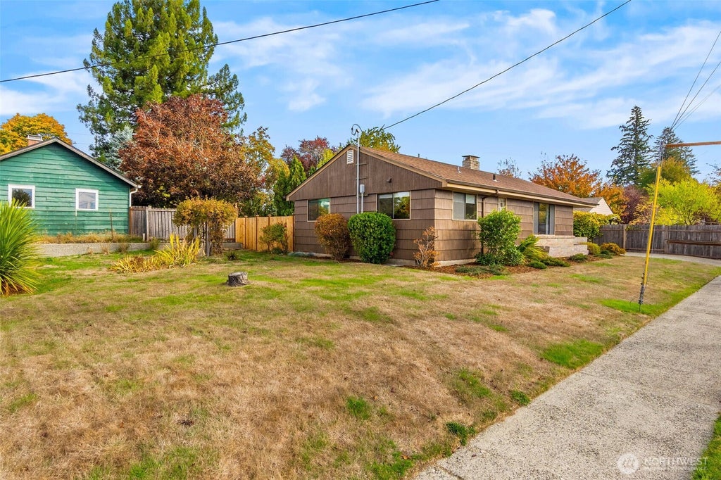 Photo of 1708 5th Avenue SW, Olympia, WA 98502 (MLS # 2593653)