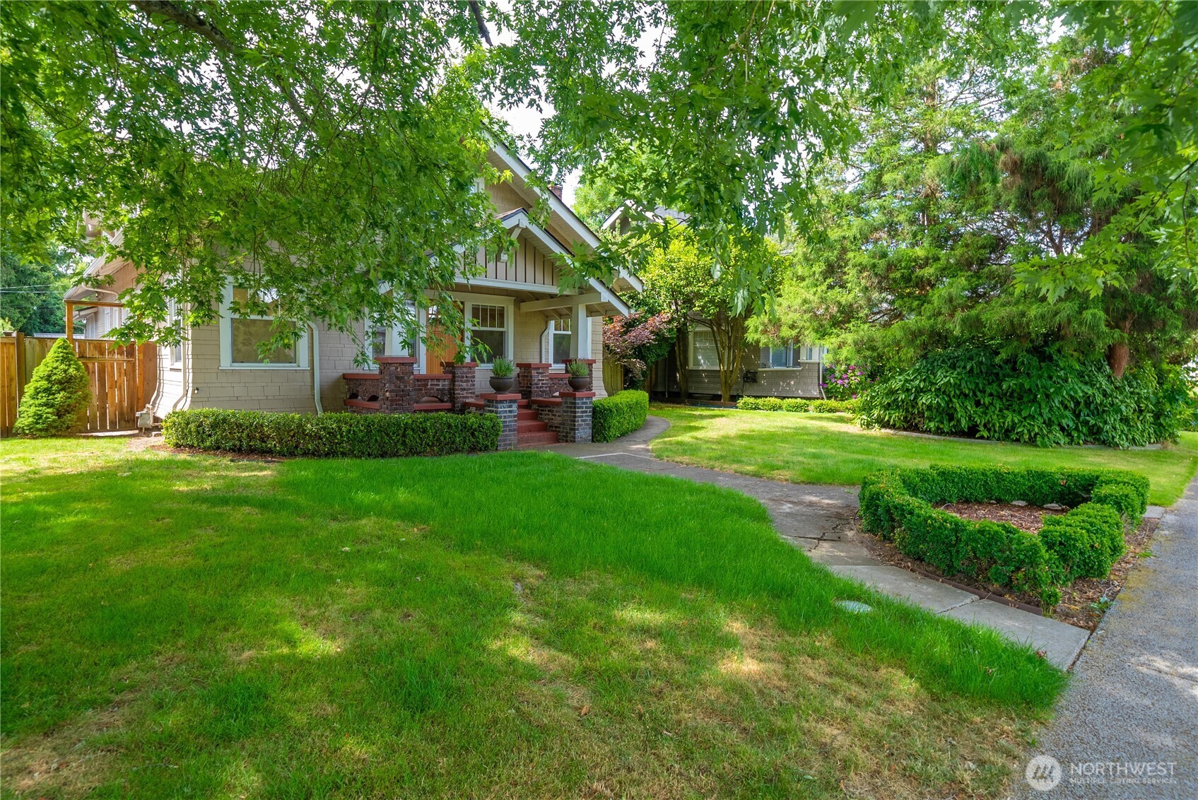 518 W Pioneer