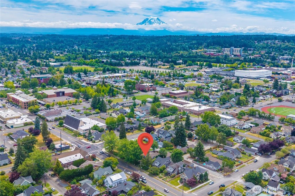 Photo of 518 W Pioneer, Puyallup, WA 98371 (MLS # 2549040)