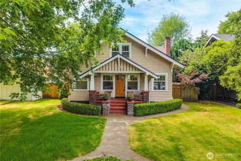 Photo of 518 W Pioneer, Puyallup, WA 98371 (MLS # 2549040)