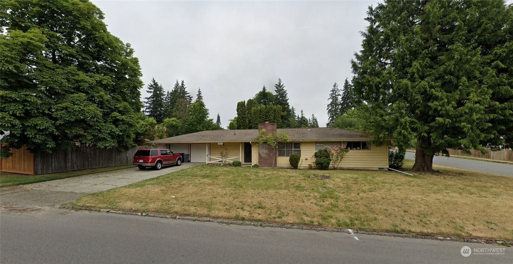 Photo of 816 164th Avenue SE, Bellevue, WA 98008 (MLS # 2234071)