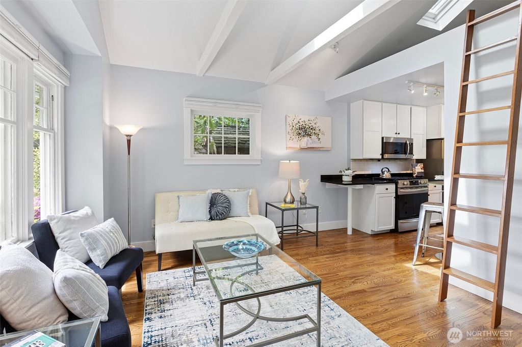 Photo of 2122 E Pine Street, Seattle, WA 98122 (MLS # 2379164)