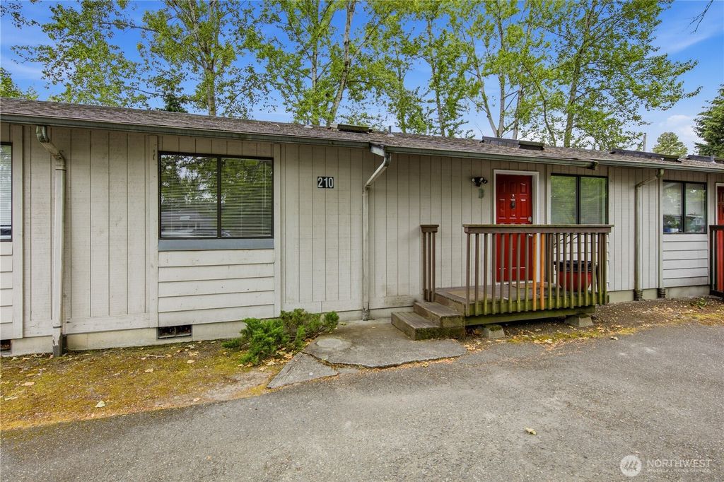 Photo of 210 E 36th Street #B, Tacoma, WA 98404 (MLS # 2557656)