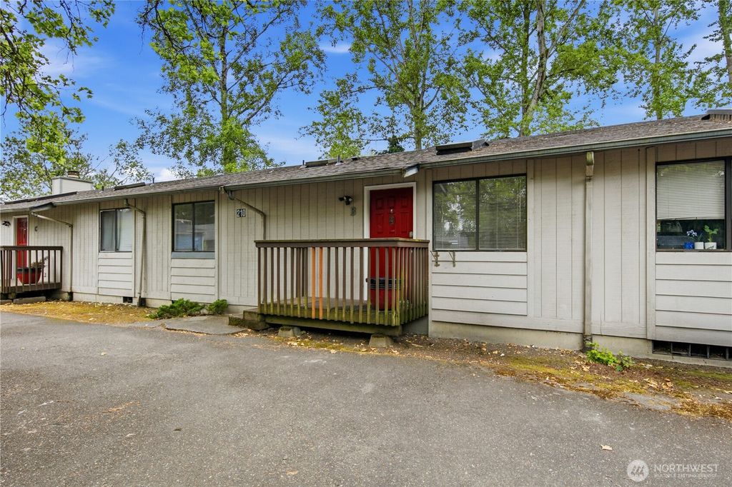 Photo of 210 E 36th Street #B, Tacoma, WA 98404 (MLS # 2557656)