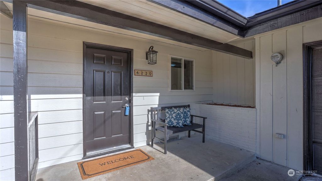 Photo of 4220 S 185th Street, SeaTac, WA 98188 (MLS # 2221163)