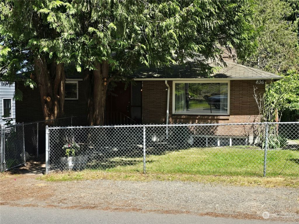 Photo of 836 NE 102nd Street, Seattle, WA 98125 (MLS # 2249038)