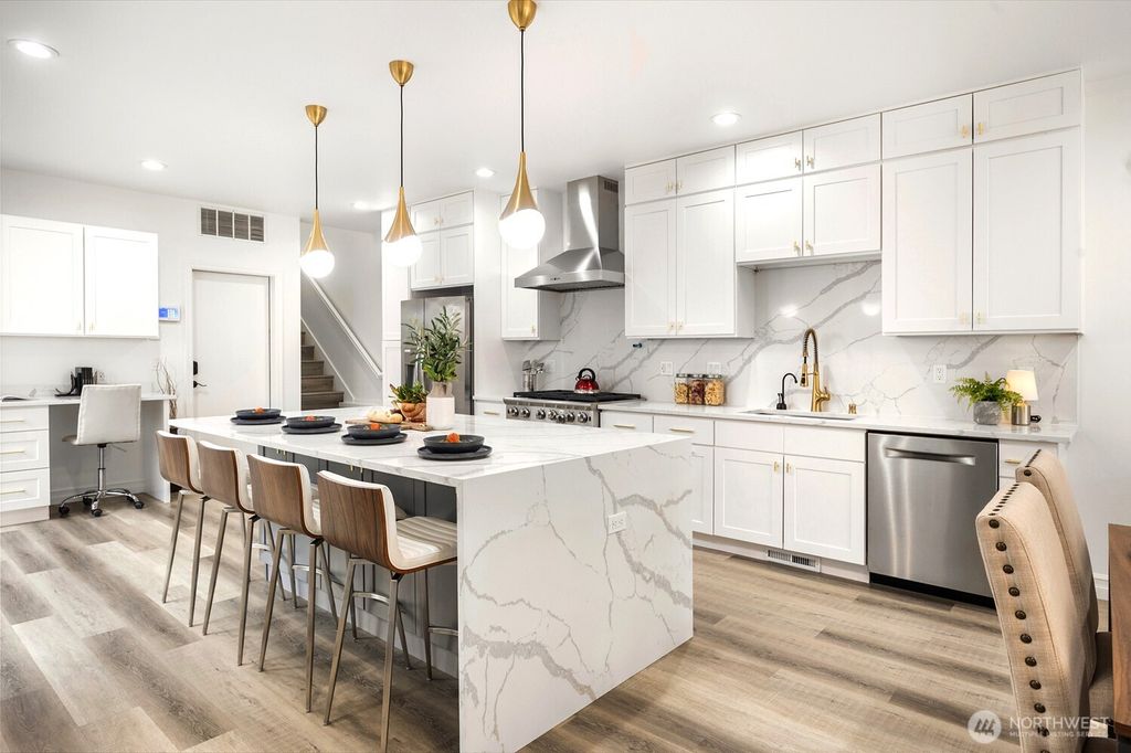 Photo of 11870 SE 5th Street, Bellevue, WA 98005 (MLS # 2497840)