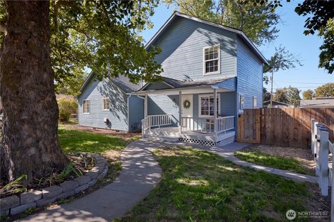 Photo of 608 Sycamore Street, Walla Walla, WA 99362 (MLS # 2441291)