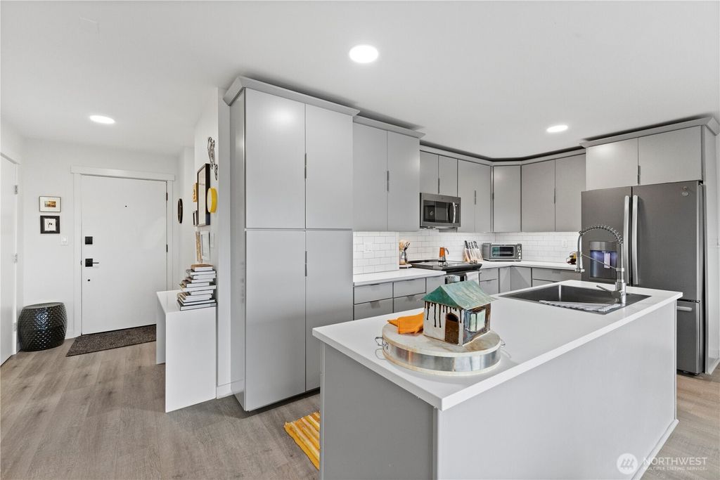 Photo of 414 Boulevard #203, Bellingham, WA 98225 (MLS # 2525221)