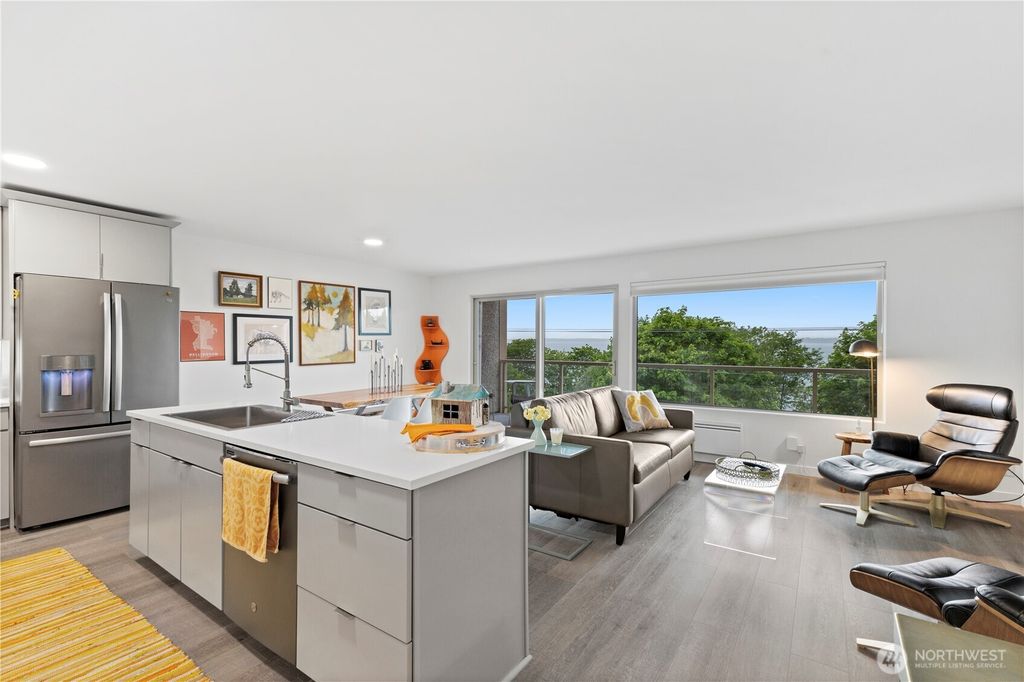 Photo of 414 Boulevard #203, Bellingham, WA 98225 (MLS # 2525221)