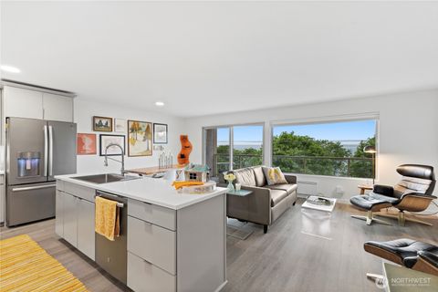 Photo of 414 Boulevard #203, Bellingham, WA 98225 (MLS # 2525221)