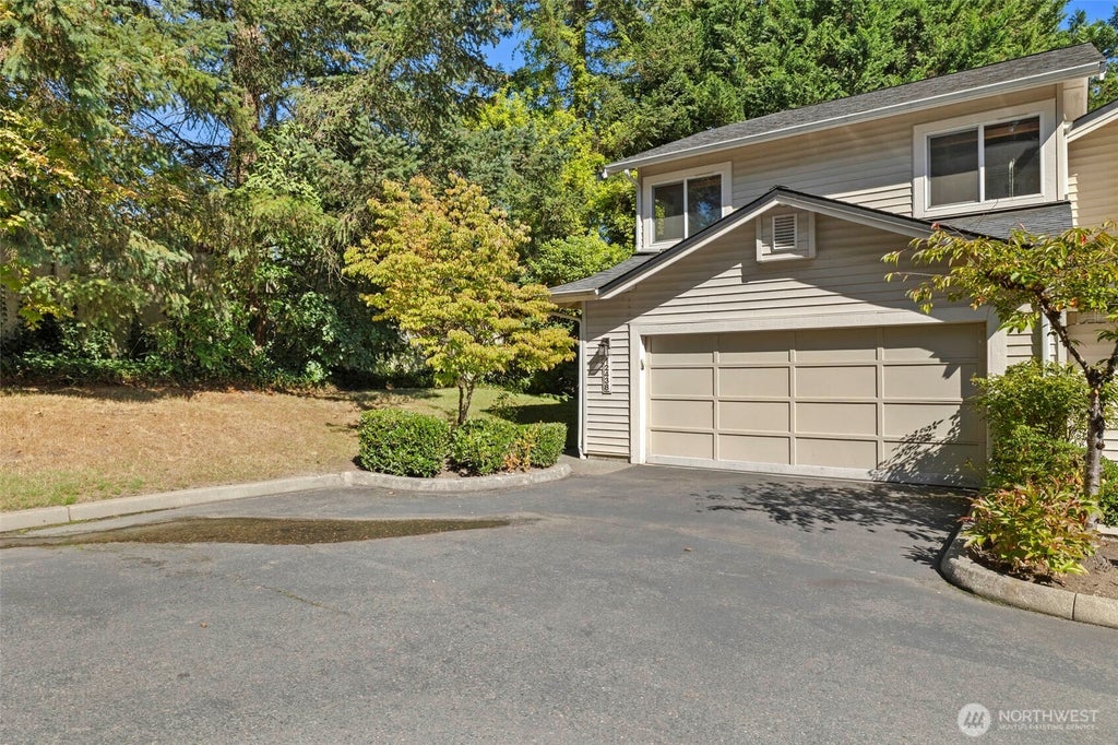 Photo of 12438 NE 7th Place, Bellevue, WA 98005 (MLS # 2584372)