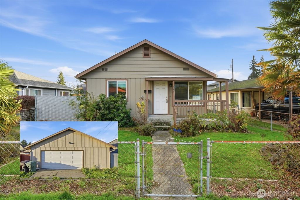 Photo of 344 Douglas Street, Longview, WA 98632 (MLS # 2455838)