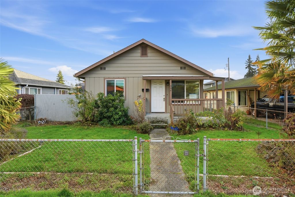 Photo of 344 Douglas Street, Longview, WA 98632 (MLS # 2455838)