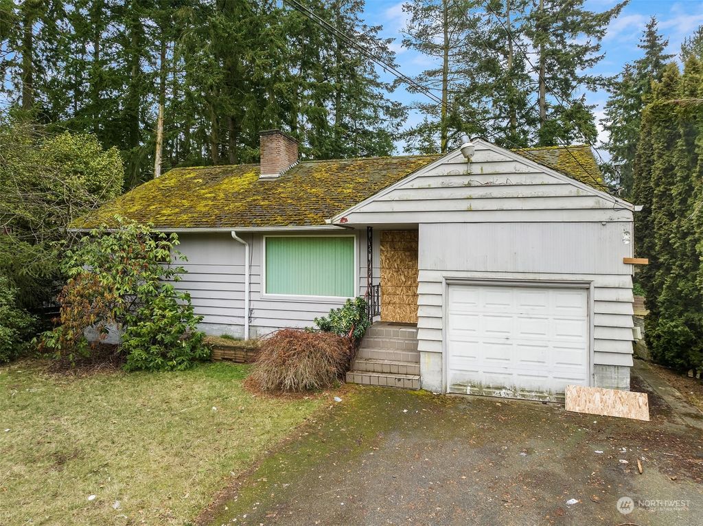 Photo of 521 NE 123rd Street, Seattle, WA 98125 (MLS # 2039505)