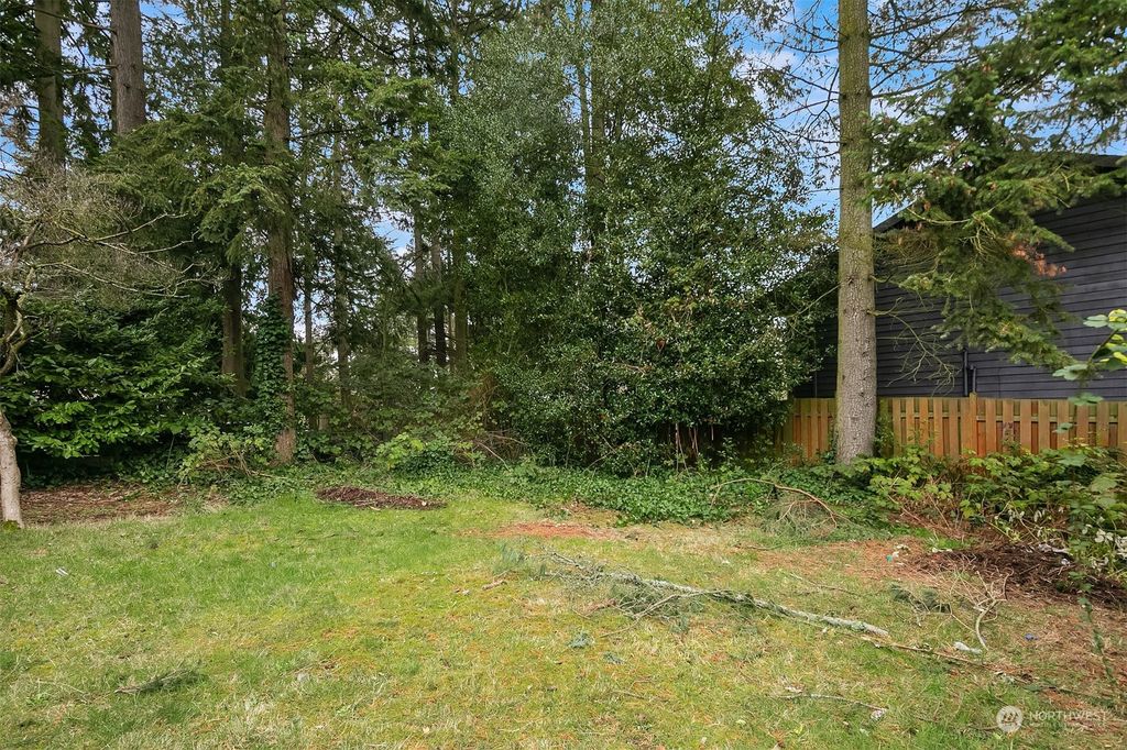 Photo of 521 NE 123rd Street, Seattle, WA 98125 (MLS # 2039505)