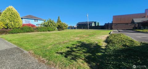 Photo of 315 W 1st Street, Aberdeen, WA 98520 (MLS # 2441083)