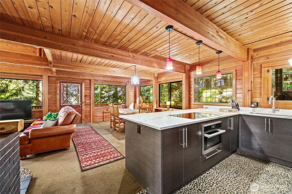 Photo of 1111 Snoqualmie Drive, Snoqualmie Pass, WA 98068 (MLS # 2429101)