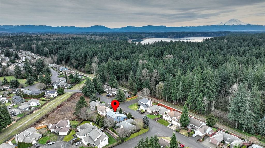 Photo of 15016 SE 184th St St, Renton, WA 98058 (MLS # 2476859)