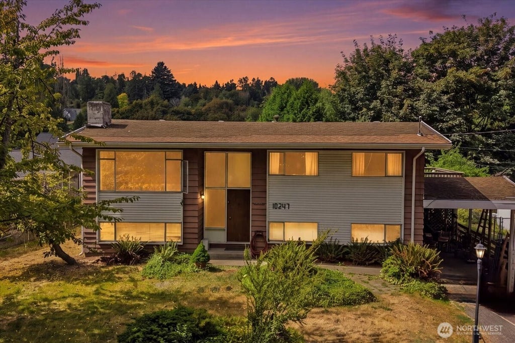 Photo of 10247 10th Avenue S, Seattle, WA 98168 (MLS # 2569729)