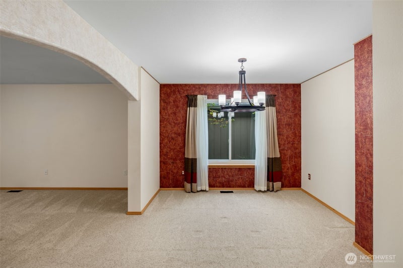 911 Sarah Court NW