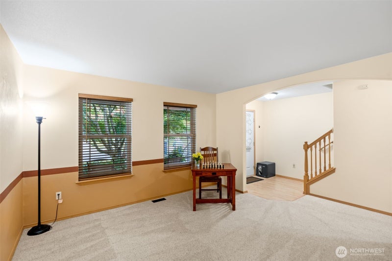 911 Sarah Court NW