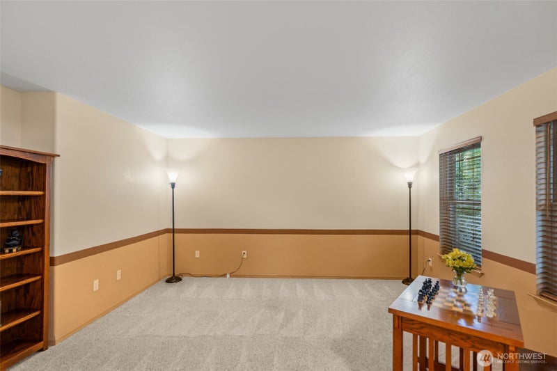911 Sarah Court NW