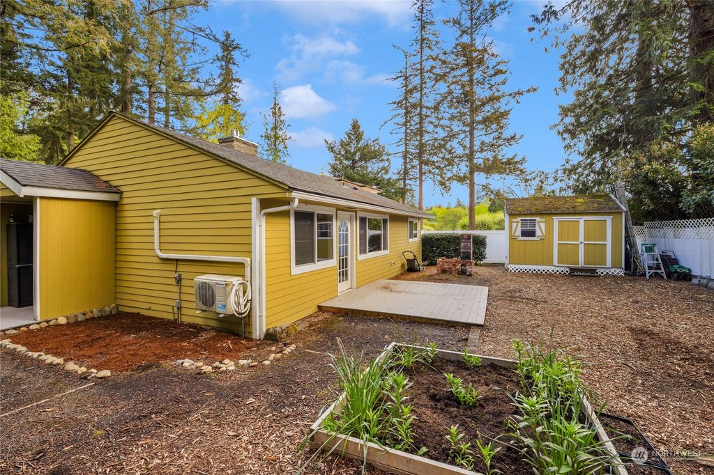 Photo of 22004 SE 20th Street, Sammamish, WA 98075 (MLS # 2270379)