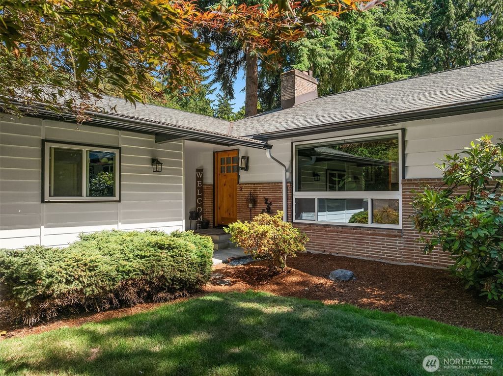 Photo of 7245 NE 170th Street, Kenmore, WA 98028 (MLS # 2456664)