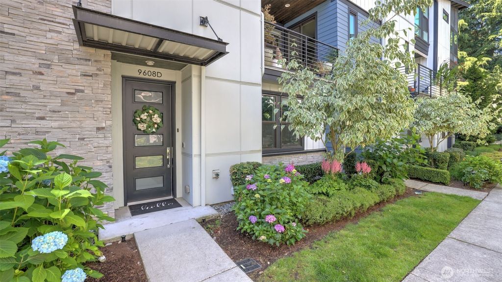 Photo of 9608 NE 182nd Court #D, Bothell, WA 98011 (MLS # 2437488)