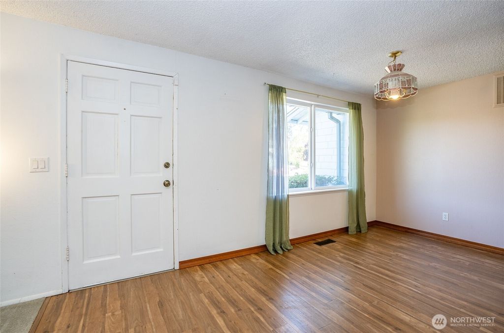 Photo of 1809 Pike Street NE, Auburn, WA 98002 (MLS # 2442599)