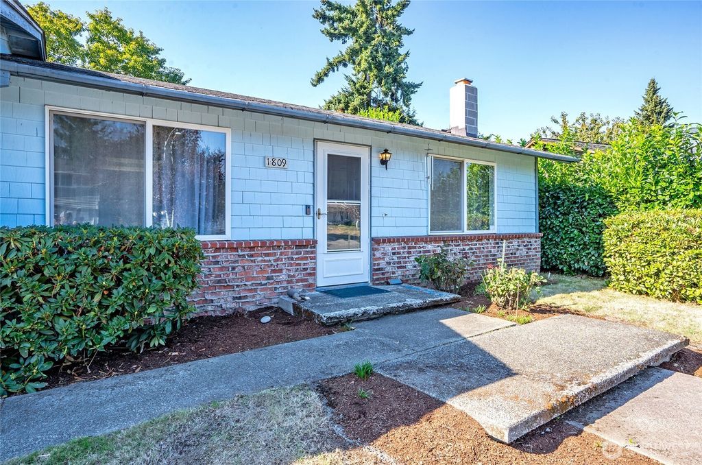 Photo of 1809 Pike Street NE, Auburn, WA 98002 (MLS # 2442599)