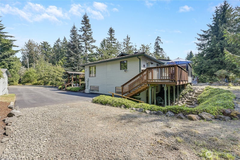 2357 Mountain View Road E