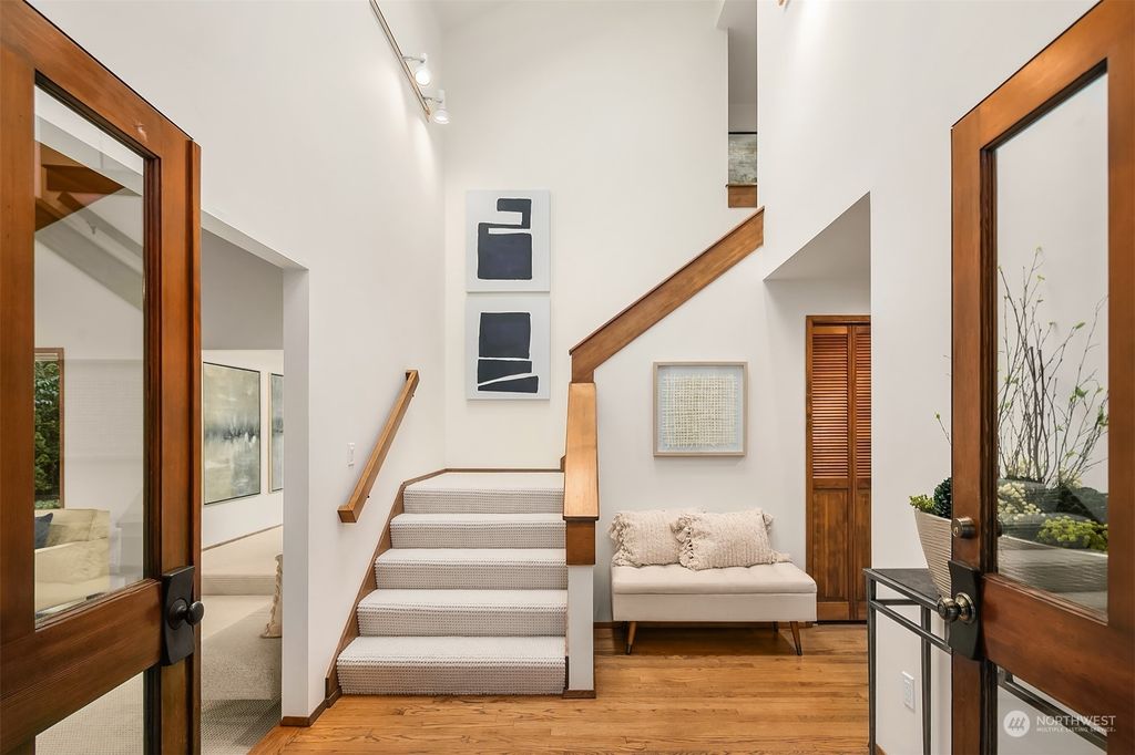 Photo of 2531 Medina Circle, Medina, WA 98039 (MLS # 2191191)